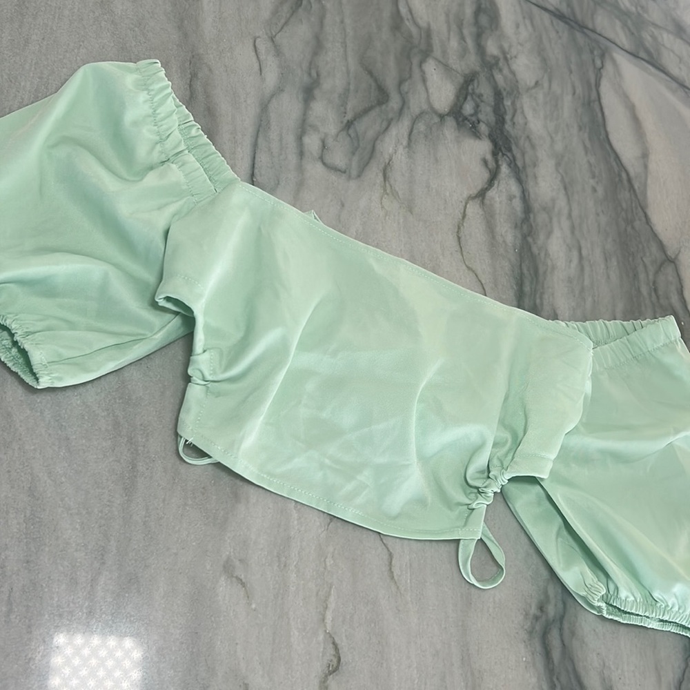 Mint crop top, puffy sleeves